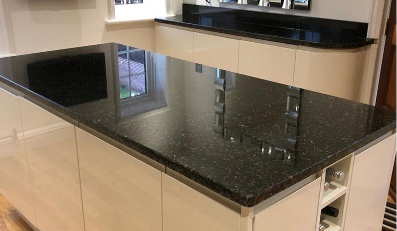 what color cabinets go with black marble countertopsï¼Ÿ