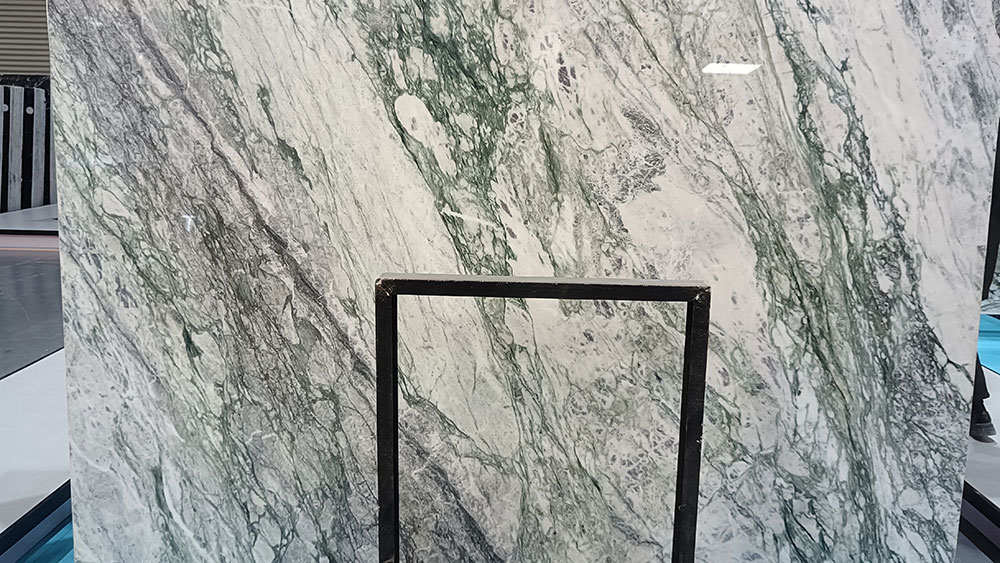 Fior Di Pesco Apuano slabs