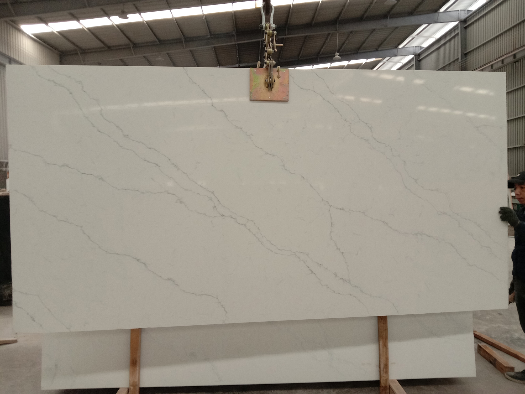 5015 Venatino Statuario Quartz Slabs