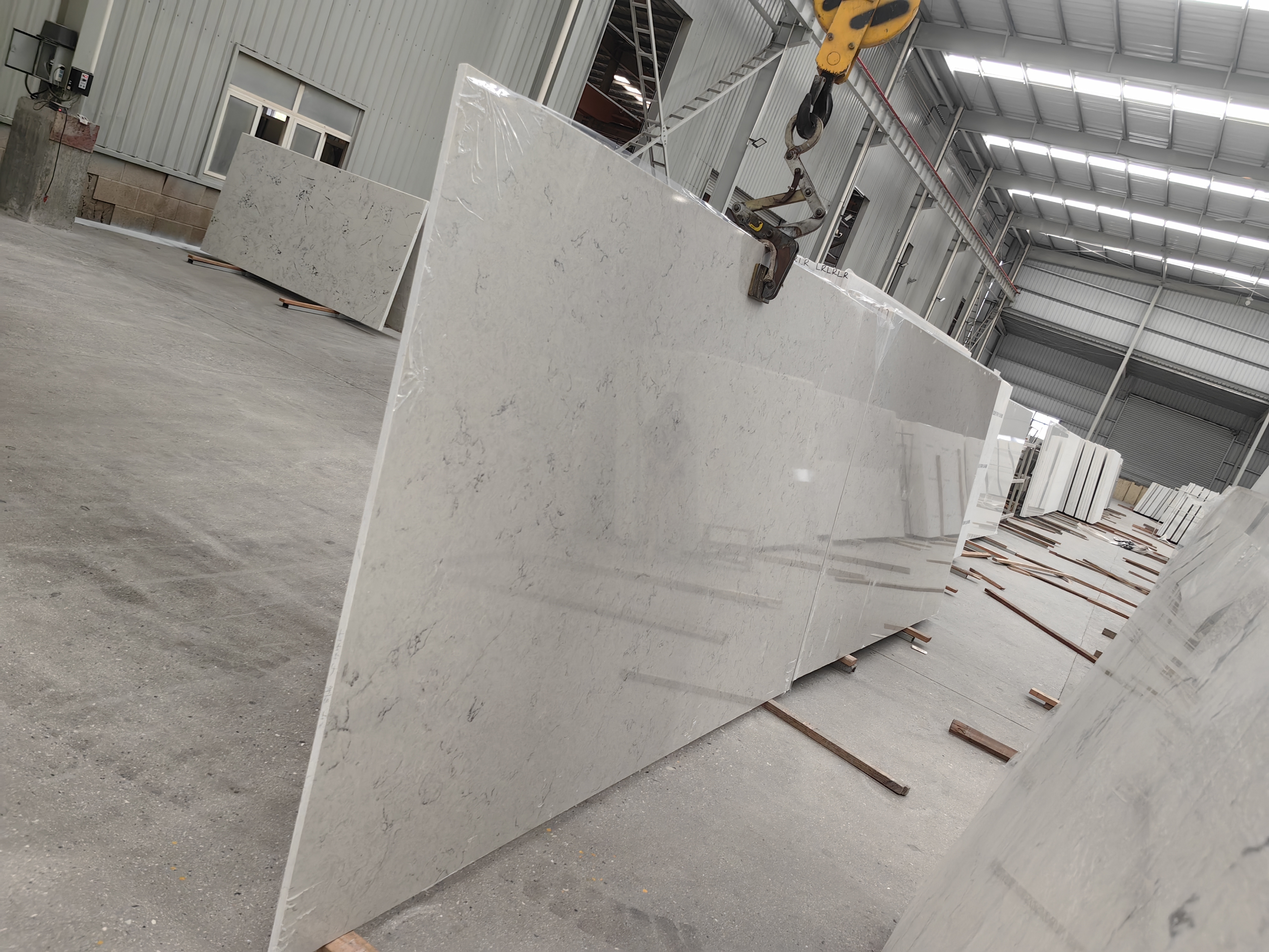 4050 French Drift Marble Quartz Slab